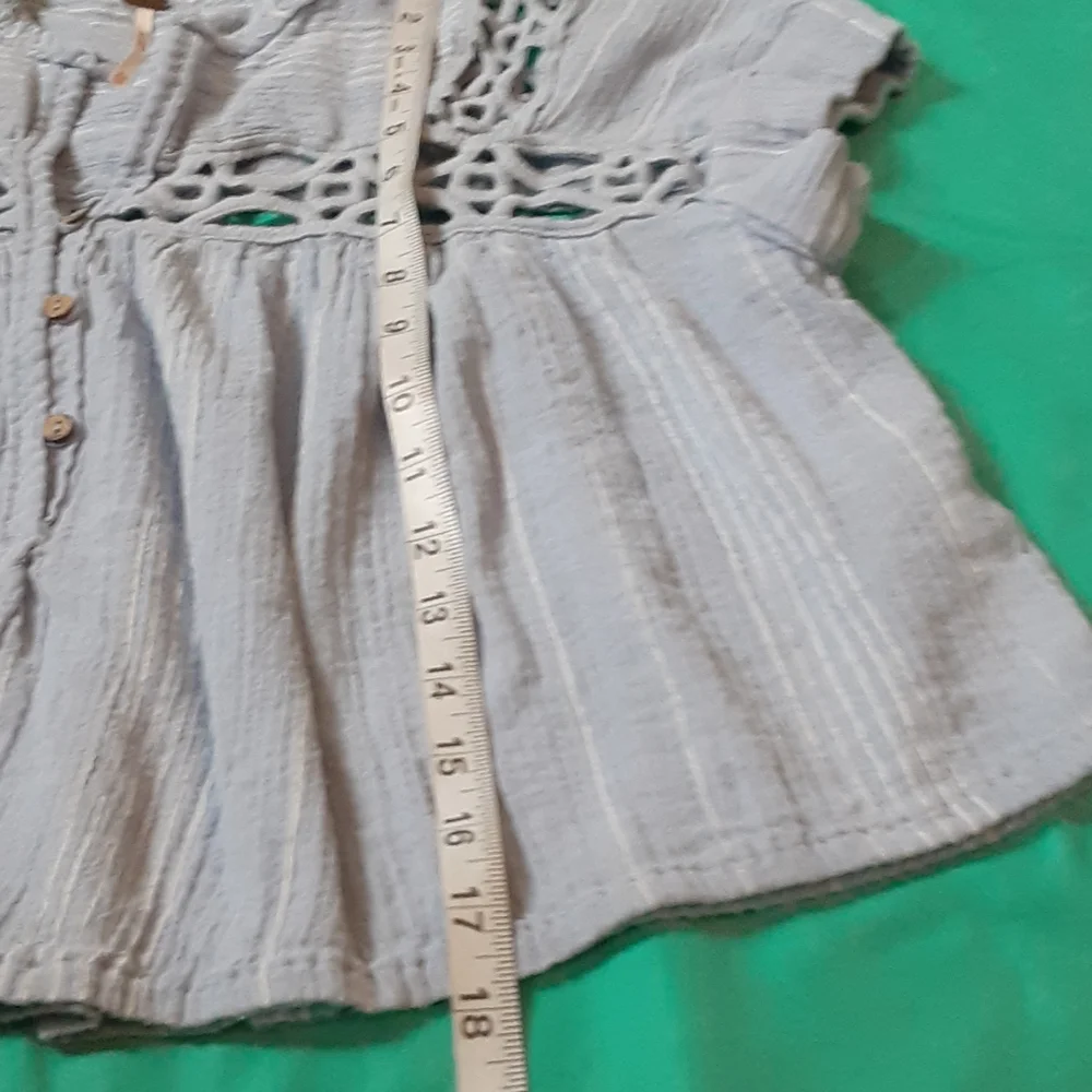 FREE PEOPLE BLUE AND WHITE CROPPED TOP, SIZE XS